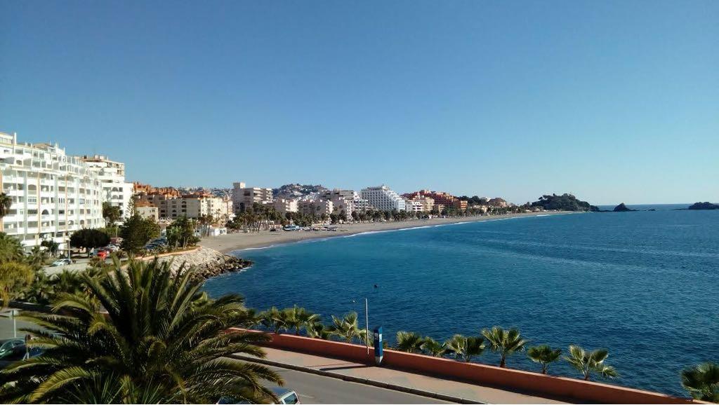 Piso en alquiler en Almuñécar – 1ª Línea de Playa San Cristóbal