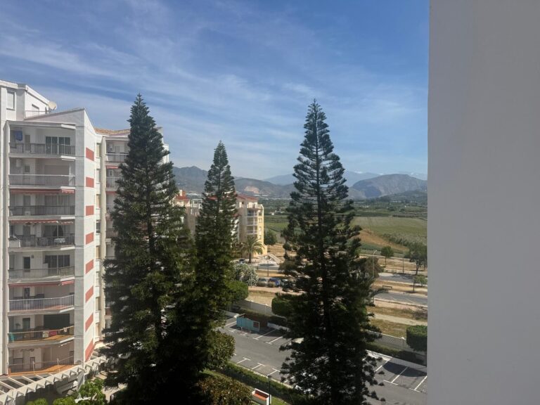 Apartamento en alquiler – Urbanización Salomar (1ª Línea de Playa)