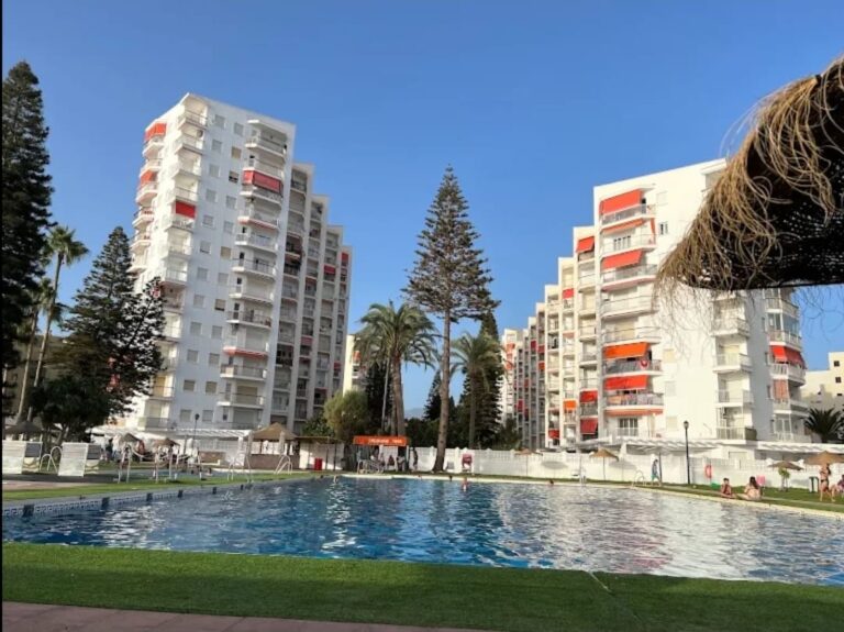 Apartamento en alquiler – Urbanización Salomar (1ª Línea de Playa)